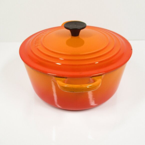 Vintage Le Creuset France Cast Iron Casserole D Pot Volcanic Orange Pan 9" - Picture 4 of 9